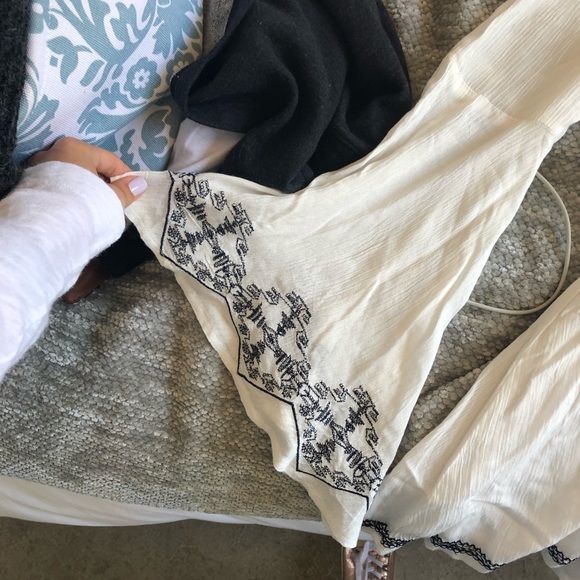 LF Plunge Bell Sleeve Romper - Picture 5 of 7